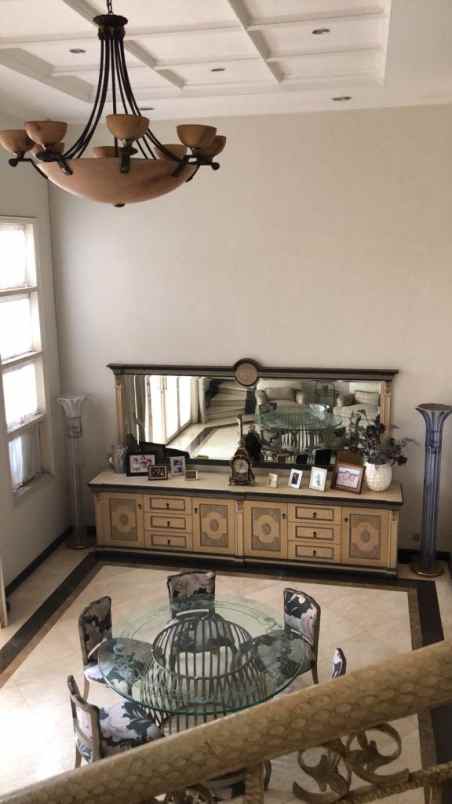 rumah tua terawat di cipete selatan