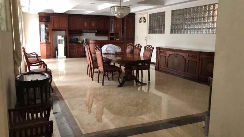 rumah tua terawat di cipete selatan