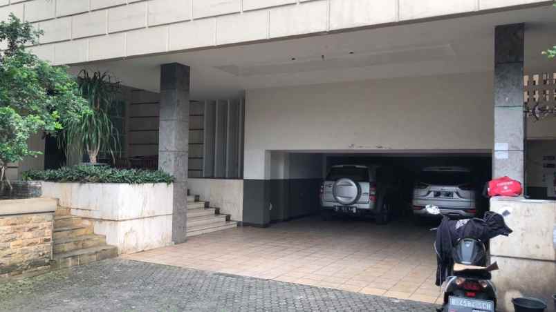 rumah tua terawat di cipete selatan