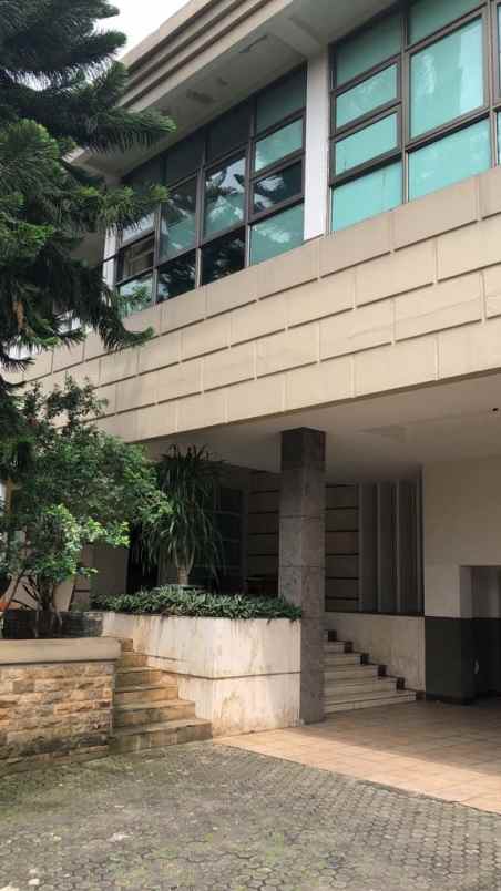 rumah tua terawat di cipete selatan