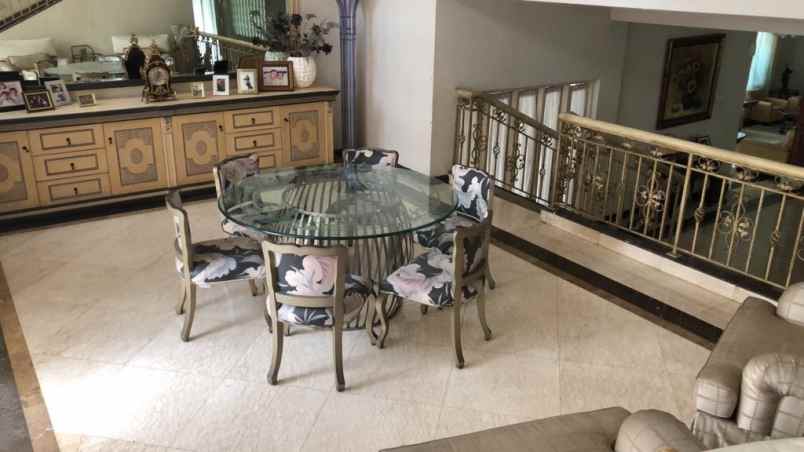 rumah tua terawat di cipete selatan