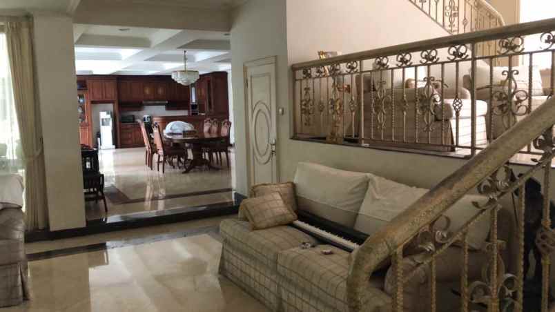 rumah tua terawat di cipete selatan