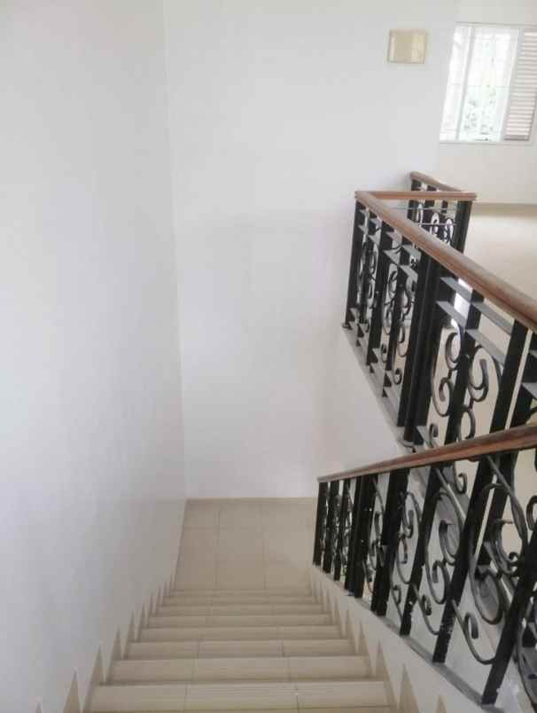 turun harga legenda wisata cibubur boulevard utama