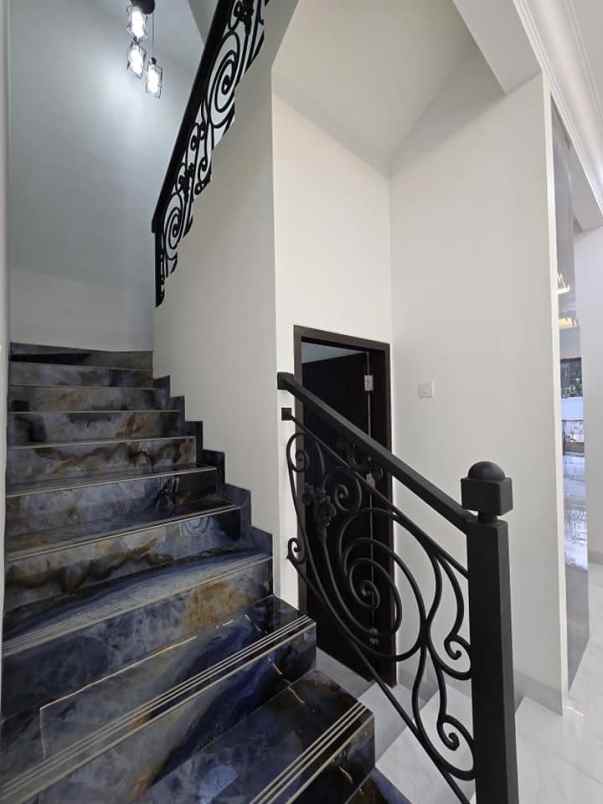 turun harga rumah mewah siap huni di pondok bambu