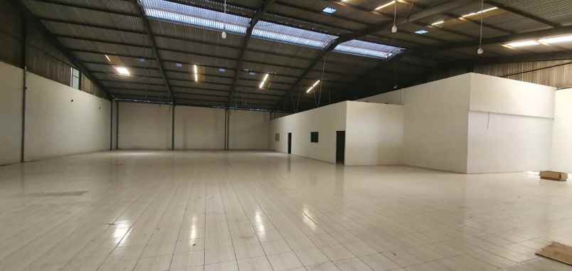 di sewakan gudang tandes surabaya