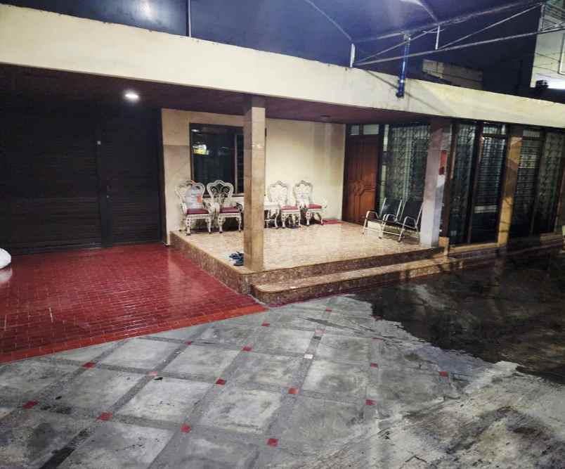 dijual bangunan 1 lantai di jalan raya perak barat