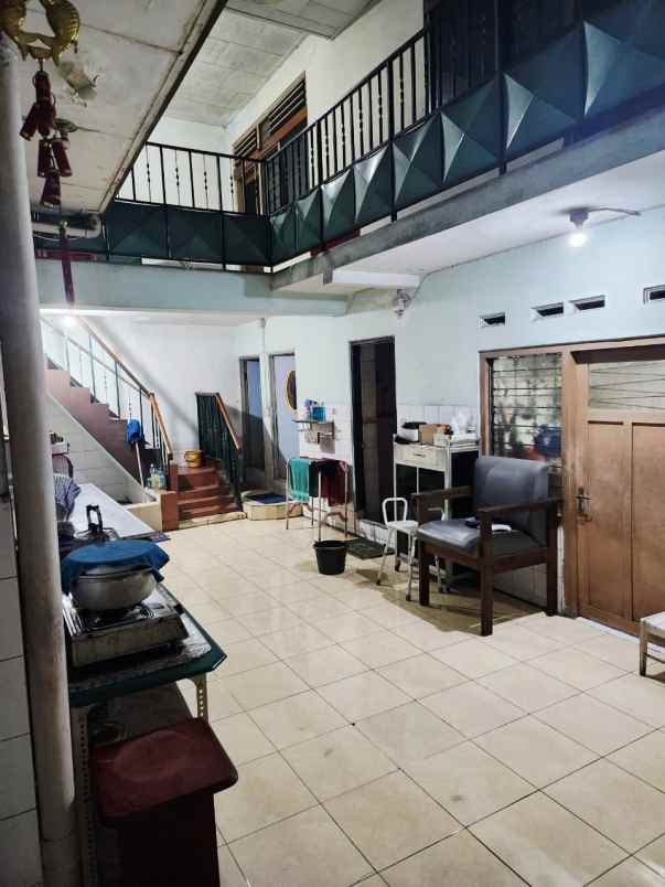 dijual bangunan 1 lantai di jalan raya perak barat