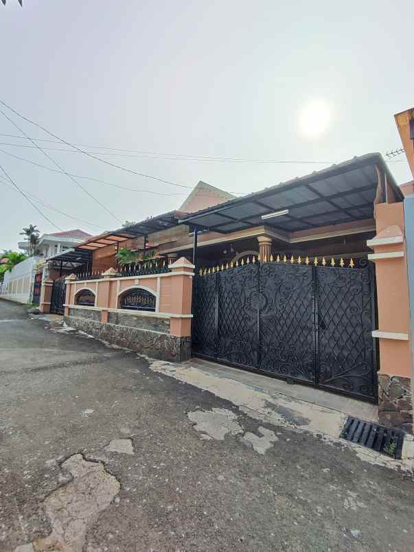 dijual cepat rumah bagus luas di jatiwaringin bekasi