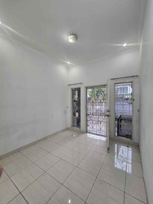 dijual komplek perumahan singgasana pradana bandung