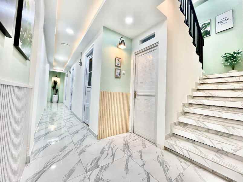 dijual kost hayam wuruk