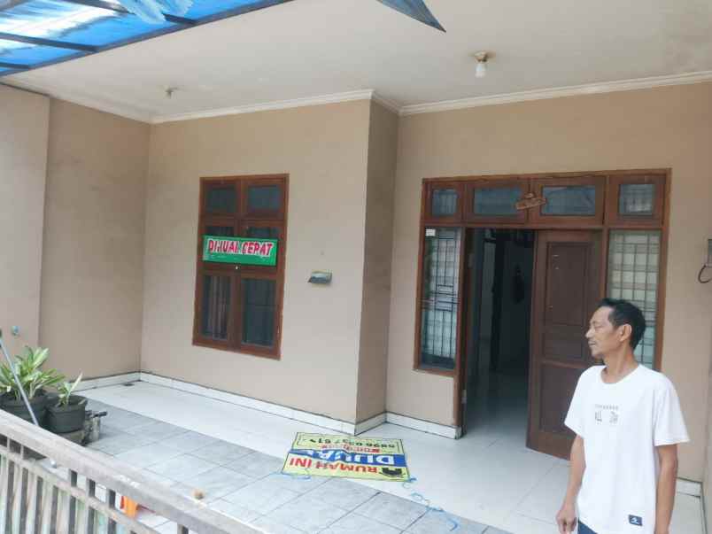 dijual murah rumah pinggir jalan