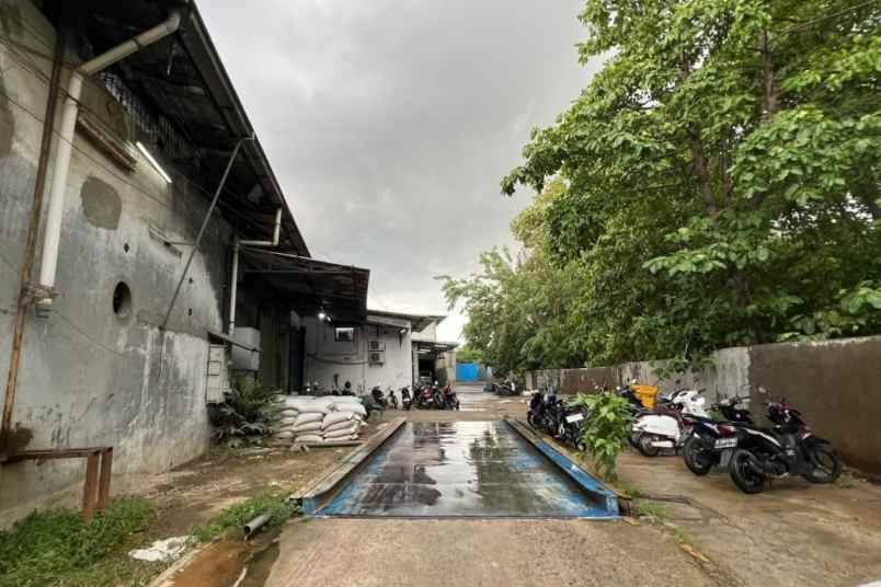 dijual ruko gudang kantor jalan raya pisangan