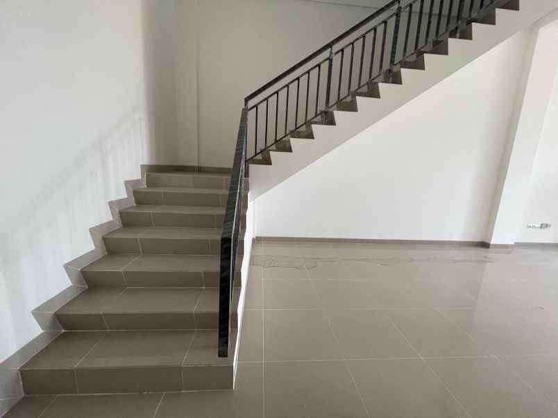 dijual ruko gudang kantor jl otista pik 2