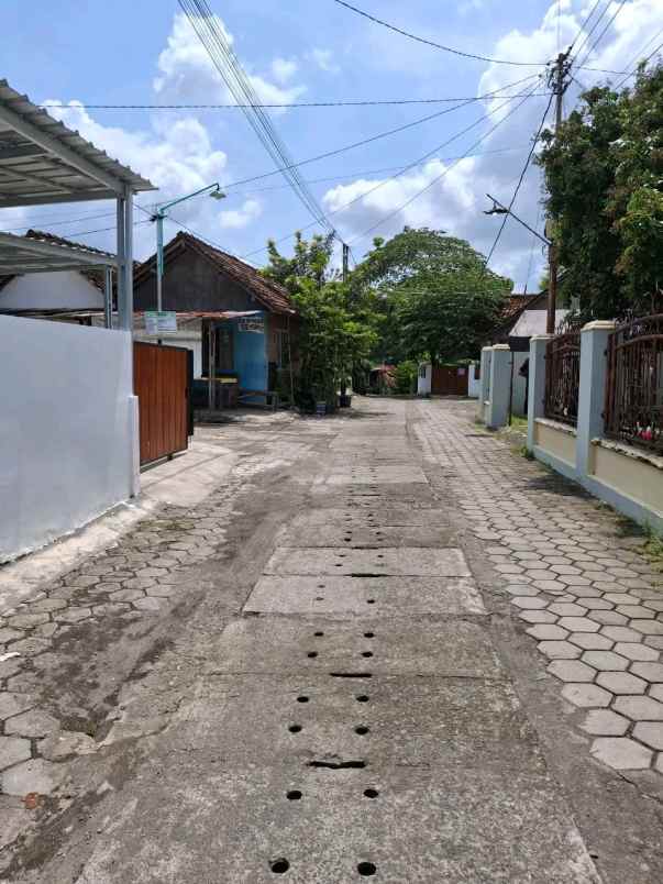 dijual rumah 0 5 km ke ringroad