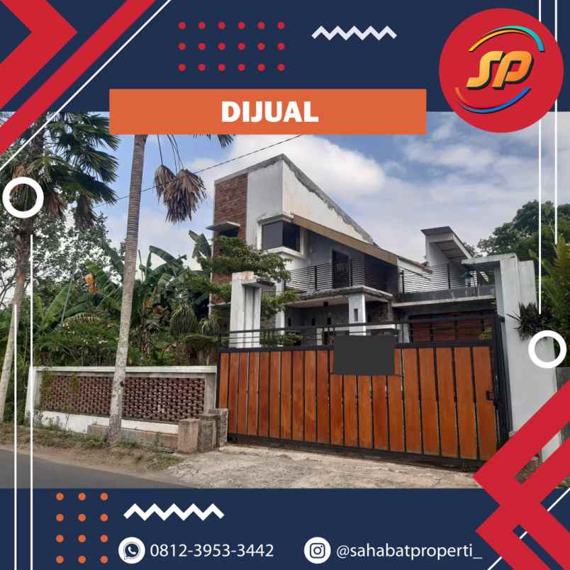 dijual rumah 2 lantai di desa klompangan ajung jember