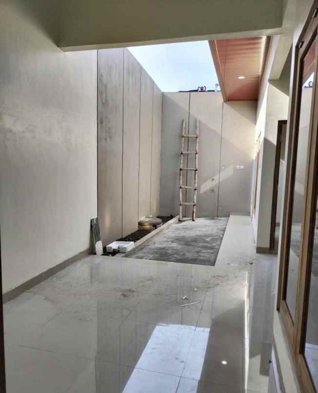 dijual rumah bandara adi sucipto