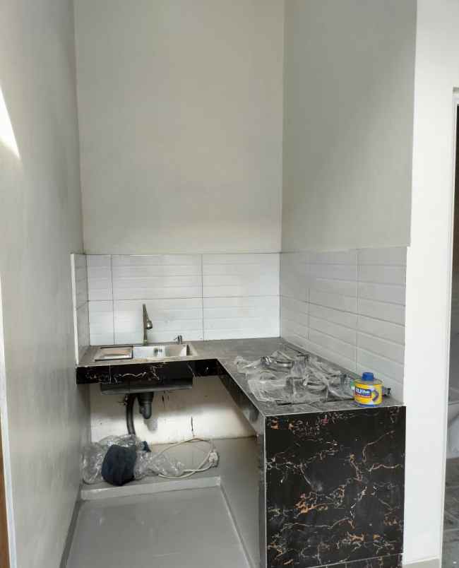 dijual rumah bandara adi sucipto