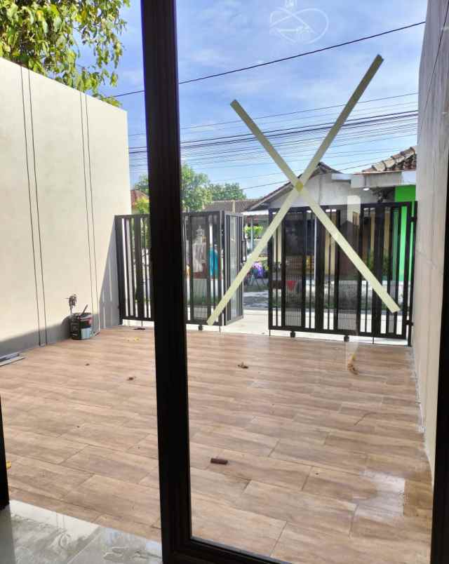 dijual rumah bandara adi sucipto