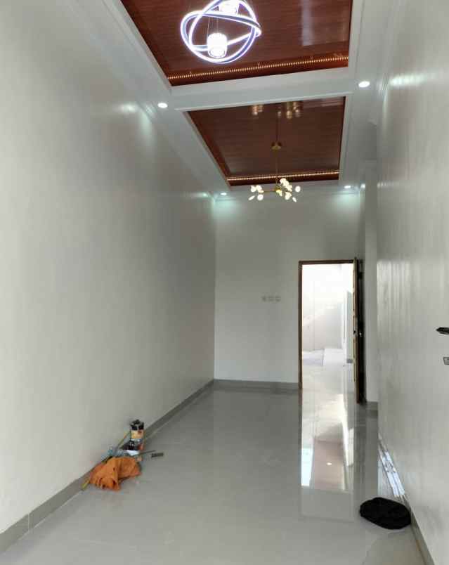 dijual rumah bandara adi sucipto