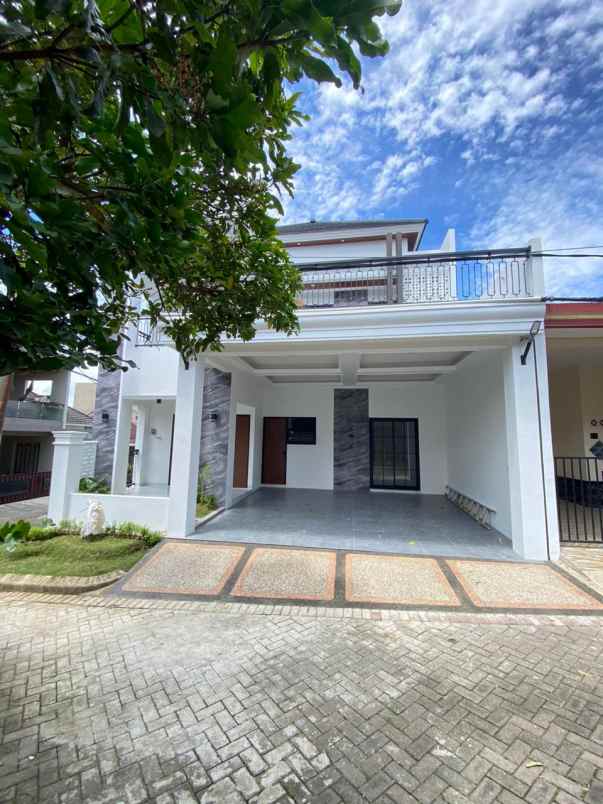 dijual rumah baru hook lokasi oma campus dau malang