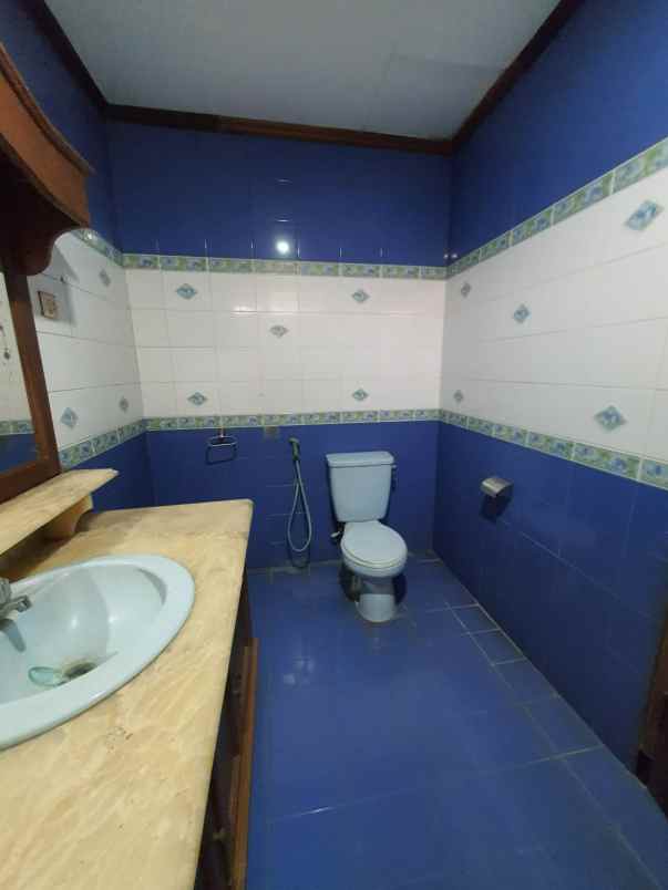 dijual rumah besar tanah luas di ciracas jakarta timur