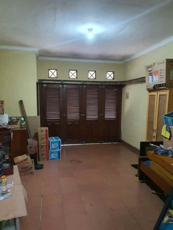 dijual rumah besar tanah luas di ciracas jakarta timur
