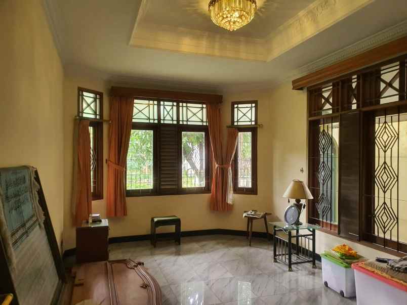 dijual rumah besar tanah luas di ciracas jakarta timur