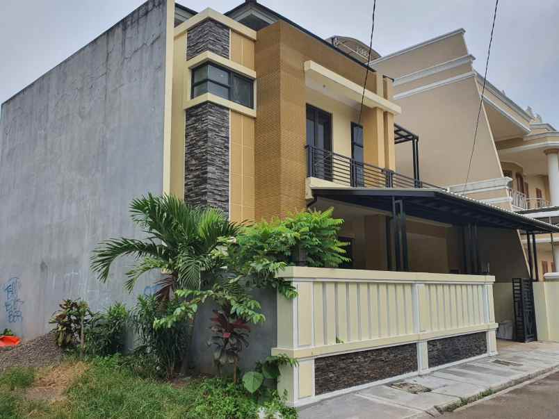 dijual rumah cantik dengan lokasi strategis bu