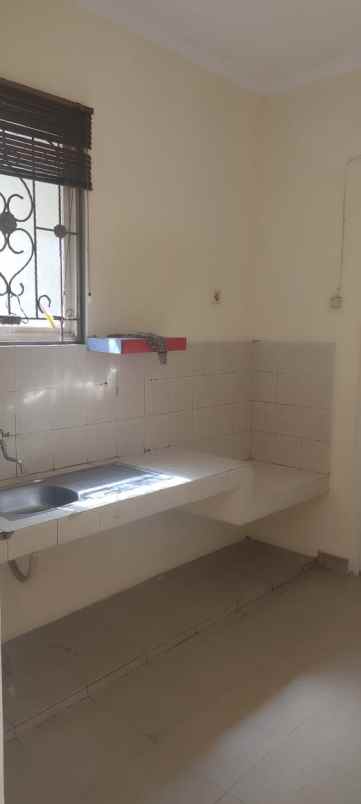 dijual rumah cantik di daerah royal residence