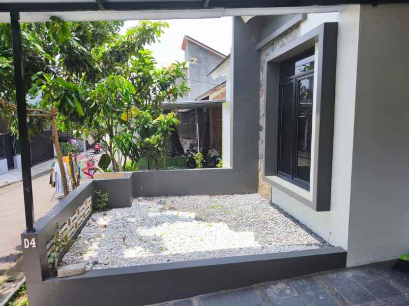 dijual rumah cihanjuang