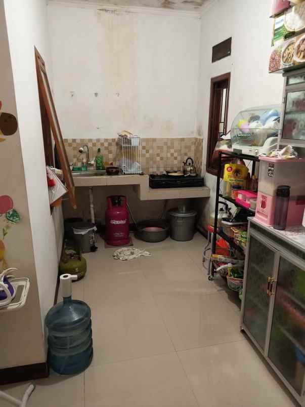 dijual rumah cipageran