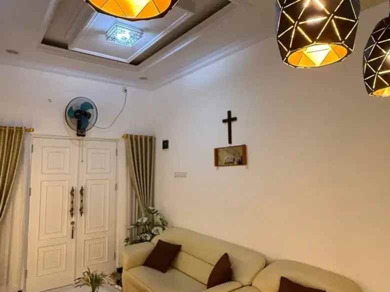 dijual rumah ciracas