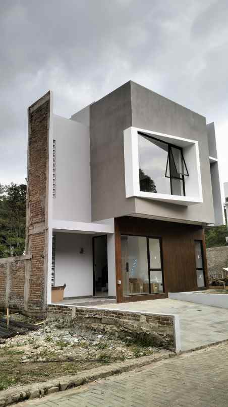 dijual rumah cisitu dago kec coblong