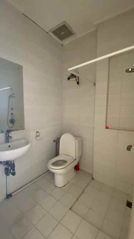 dijual rumah cluster amerika 4x15 green lake city