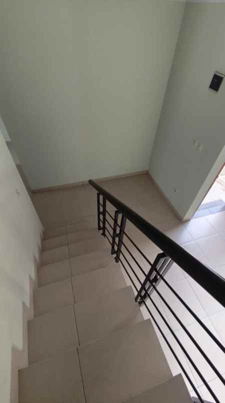 dijual rumah cluster madany regecy