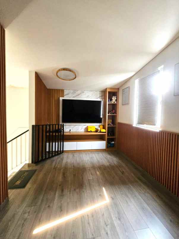 dijual rumah cluster maison de wisteria