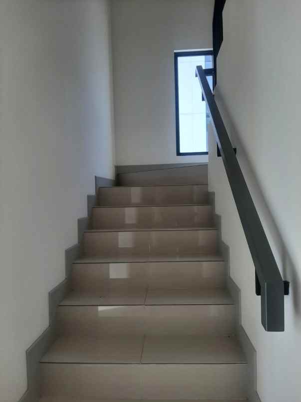 dijual rumah cluster sentarum asya jgc