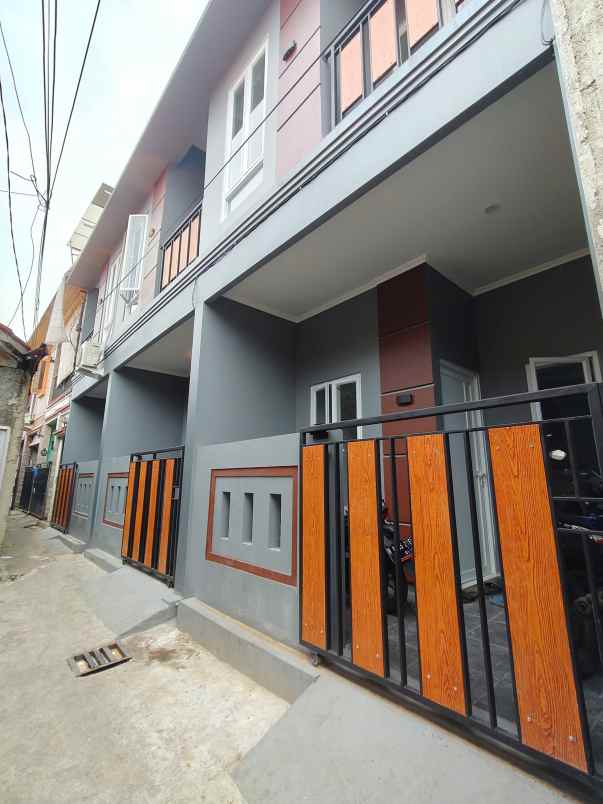 dijual rumah condet