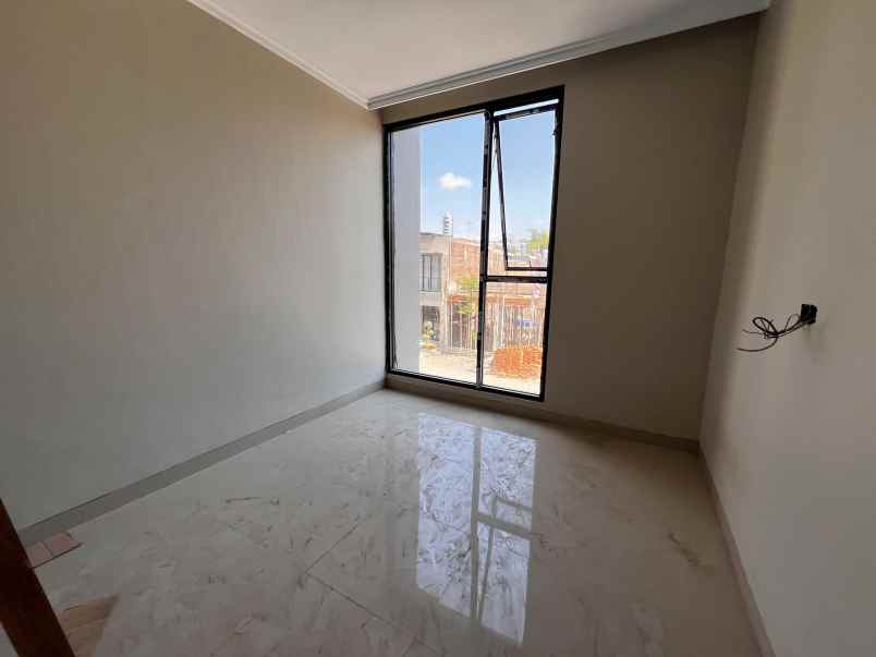 dijual rumah condongcatur