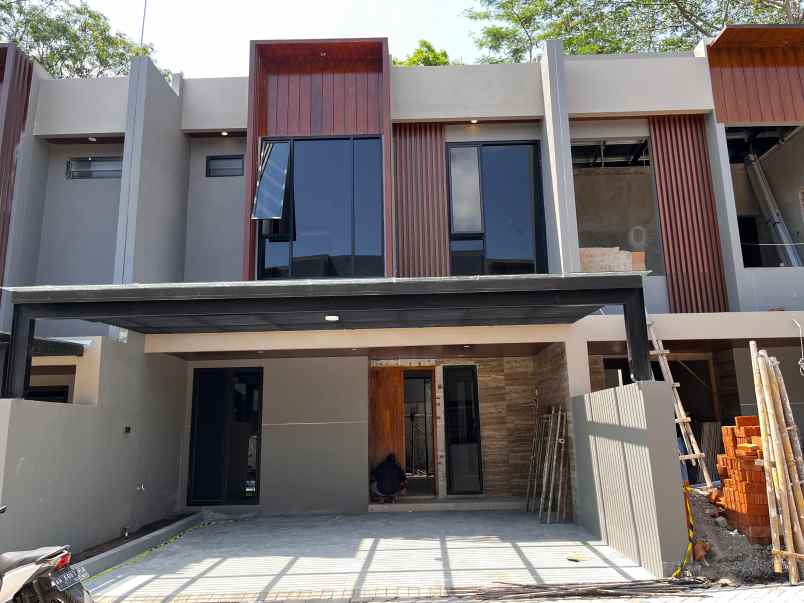 dijual rumah condongcatur