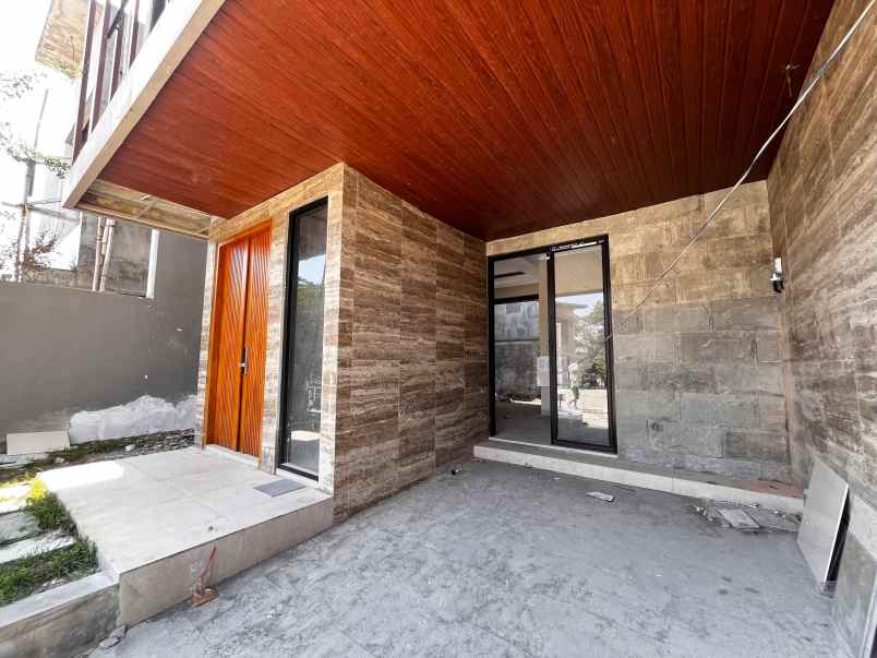 dijual rumah condongcatur