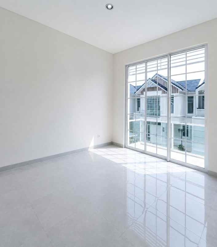 dijual rumah dalam cluster suvarna sutera tangerang