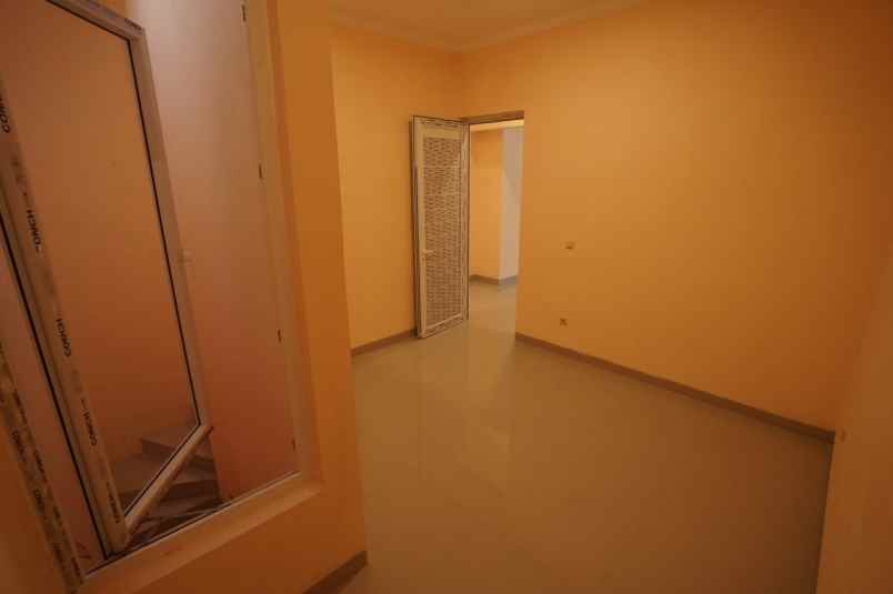 dijual rumah danau kelapa dua