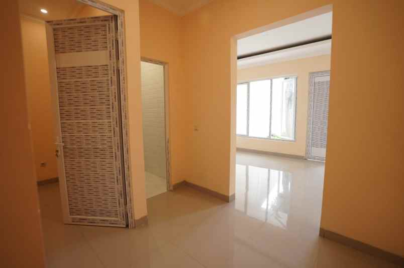 dijual rumah danau kelapa dua