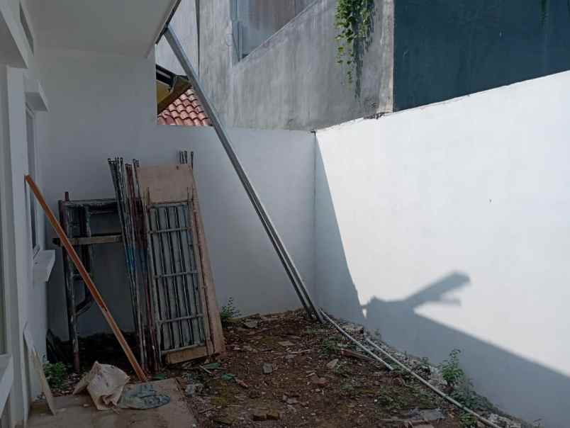 dijual rumah dekat grand wisata