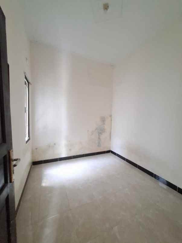 dijual rumah dekat jakal km 8