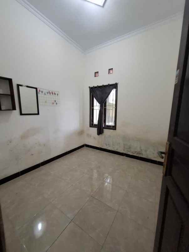 dijual rumah dekat jakal km 8