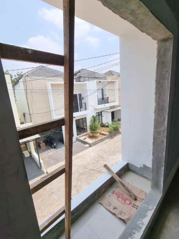 dijual rumah dekat kampus upn pondok labu