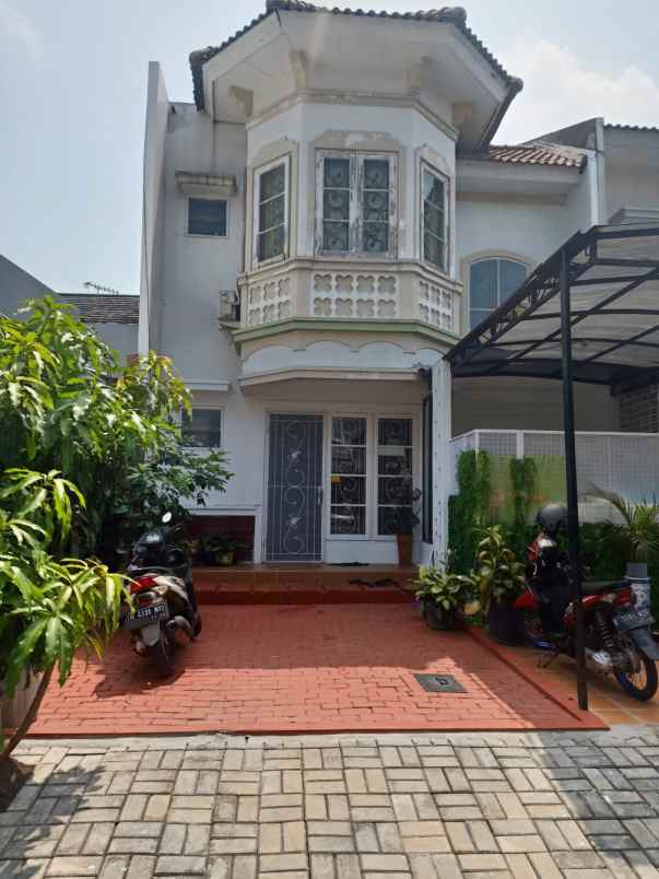 dijual rumah delatinos bsd