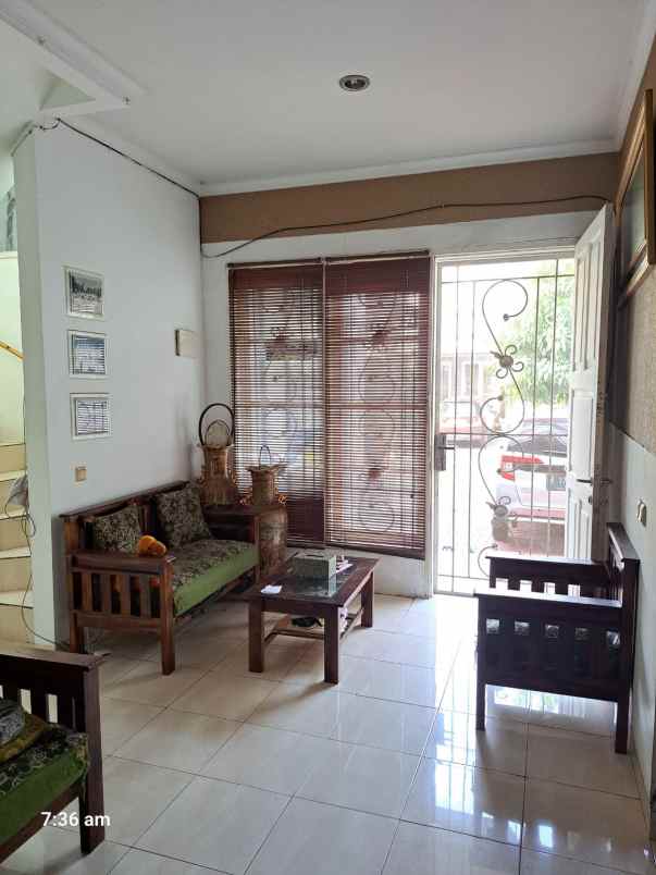 dijual rumah delatinos bsd